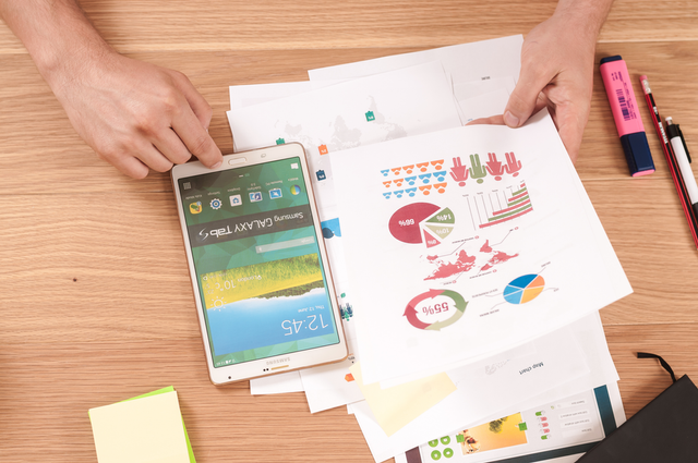 Ilustrasi penggunaan microsoft excel. Sumber: Unsplash