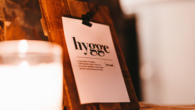 Hygge disebut sebagai salah satu faktor yang membawa Denmark menjadi salah satu negara paling bahagia di dunia. foto oleh Julian Hochgesang via Unsplash.com