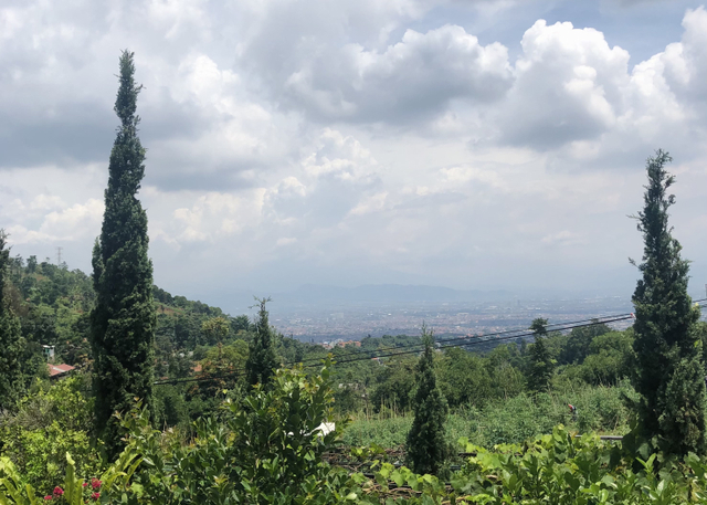 Pemandangan dari Bukit Cimenyan.