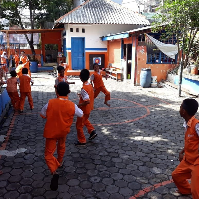 Ilustrasi contoh permainan tradisional petak benteng Foto: Instagram.com/rumahzakat_jakarta