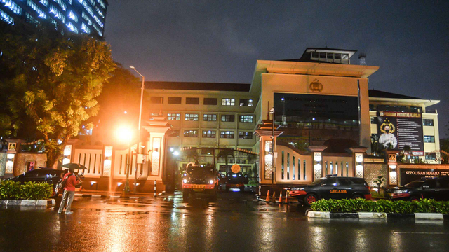 Suasana gedung Mabes Polri pascapenyerangan terduga teroris di Jakarta, Rabu (31/3/2021). Foto: Muhammad Adimaja/ANTARA FOTO