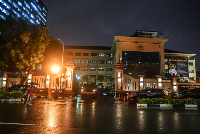 Suasana gedung Mabes Polri pascapenyerangan terduga teroris di Jakarta, Rabu (31/3). Foto: Muhammad Adimaja/ANTARA FOTO