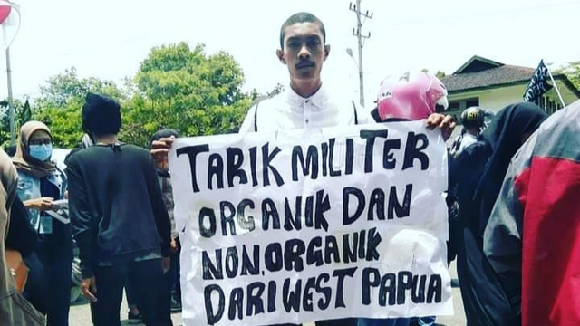 Bentuk demonstrasi di Papua Barat  (@genemosayur1990)