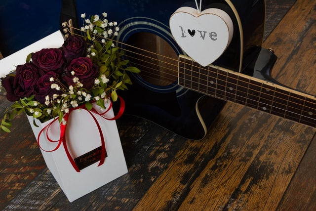 Ilustrasi lagu romantis foto: Unsplash