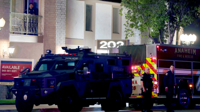 Petugas polisi di lokasi penembakan di sebuah gedung di Orange, California, AS, Kamis (31/1). Foto: Alex Gallardo/REUTERS