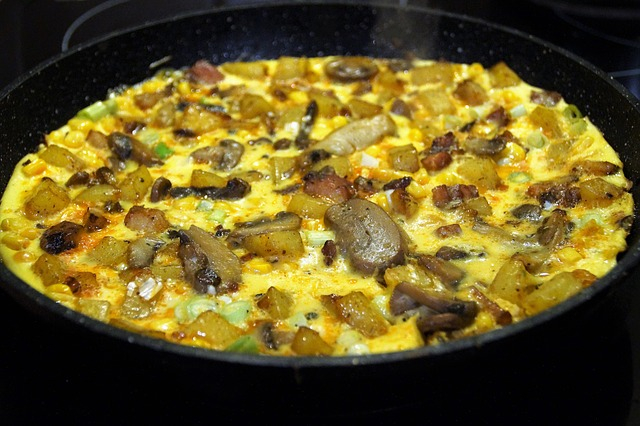 Omelet sosis jamur untuk sarapan. Foto: Pixabay