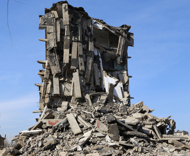 Ilustrasi bangunan runtuh. Foto: Shutter Stock