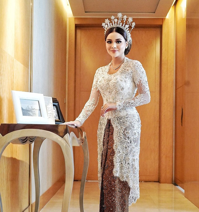 Kebaya Klasik Aurel Hermansyah di Akad Nikah Foto: Instagram @verakebaya