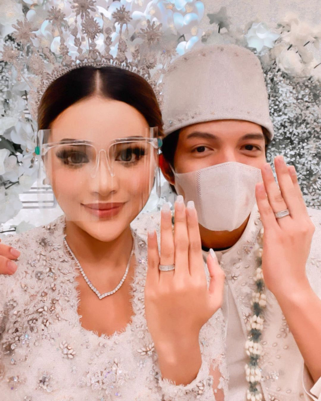 Cincin pernikahan Aurel Hermansyah dan Atta Halilintar dari Miss Mondial. Foto: Instagram/@attahalilintar