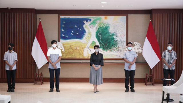 Serah terima WNI yang bebas disandera oleh Abu Sayyaf Foto: Kemenlu RI