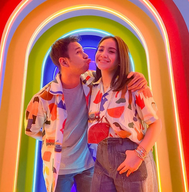 Raffi Ahmad dan Nagita Slavina saat berada di Museum Moja Foto: Moja Museum/Instagram