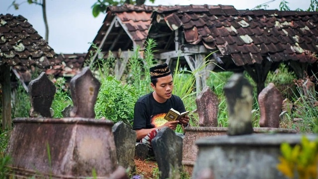 Ilustrasi ziarah kubur Foto: Instagram.com/willdanart22