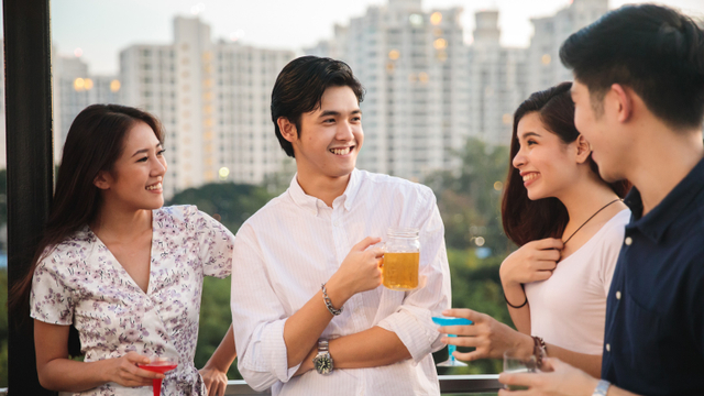 Ilustrasi pacar punya sahabat lawan jenis. Foto: Shutterstock