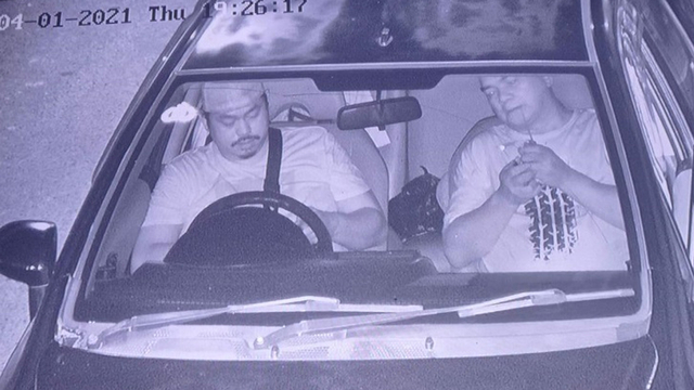 TANGKAPAN layar dari kamera CCTV memperlhatkan Kompol YC diduga sedang konsumsi sabu-sabu dengan menggunakan bong, Kamis (1/4/2021). 