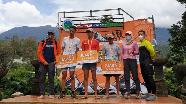 Para pemenang Event trail run CollaboRun Trail Series 2021 (CTS2021) Gepang 100K.(dok/panitia) 