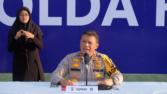 KAPOLDA Riau, Irjen Pol Agung Setya Imam Effendi, saat ekspose penangkapan Kompol YC dan penangkapan narkoba lainnya sejumlah 