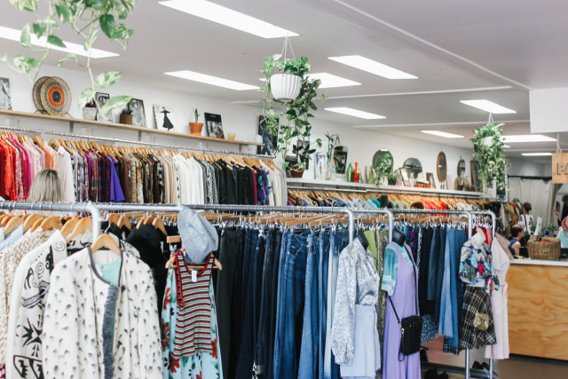 Ilustrasi Thrift Shop. Foto: dok. Unsplash