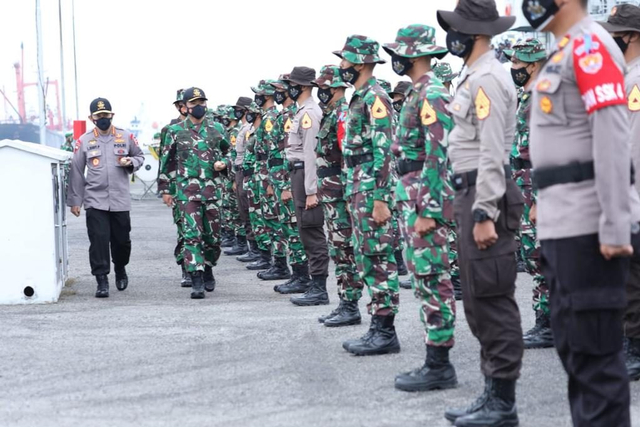 Panglima TNI Marsekal TNI Hadi Tjahjanto dan Kapolri Jenderal Pol Listyo Sigit Prabowo saat membuka Latsitarda Nusantara XLI Tahun 2021 di Medan, Sumatera Utara, Rabu (7/4).  Foto: Puspen TNI