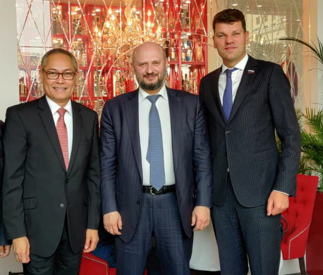 Dubes Jose Tavares dengan Ketua Kelompok Persahabatan Parlemen RI-Rusia di Majelis Rendah Parlemen Rusia (Duma Negara), Denis Kravchenko, dan anggota  Kelompok Persahabatan Parlemen, Alexey Lyashchenko, sepakat dorong kerja sama dengan Indonesia-Rusia (06/04)