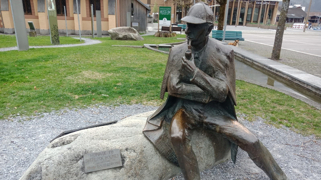Patung Sherlock Holmes di depan Museum Sherlock Holmes. Foto: Daniel Chrisendo/kumparan