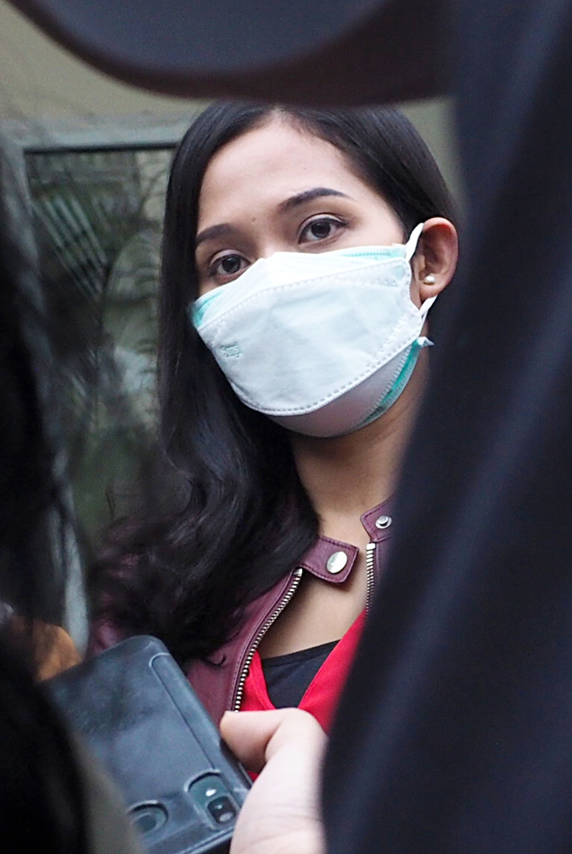 Miss Landscape International 2019, Era Setyowati, saat melapor ke kantor KPAI di Menteng, Jakarta, Senin, (5/4). Foto: Ronny