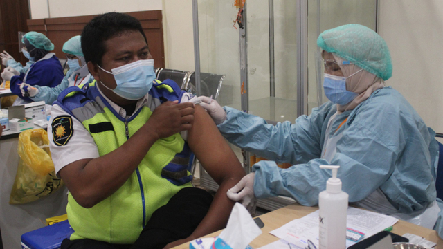 Vaksinasi corona di Bandara Adisutjipto Yogyakarta. Foto: Humas Bandara Adisutjipto