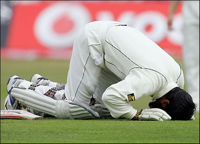 Ilustrasi sujud syukur. Sumber: www.flickr.com