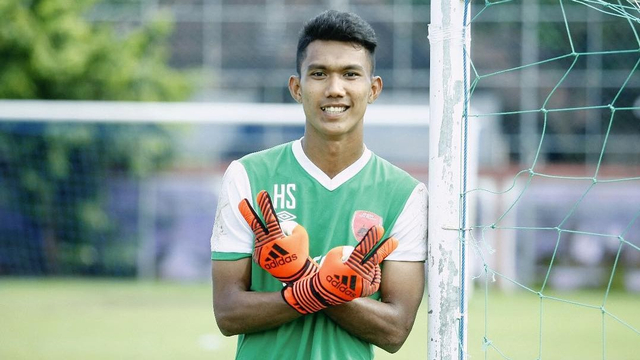 Kiper utama PSM Makassar, Hilmansyah, pada Piala Menpora 2021. Foto: Instagram/@hilman_syah97