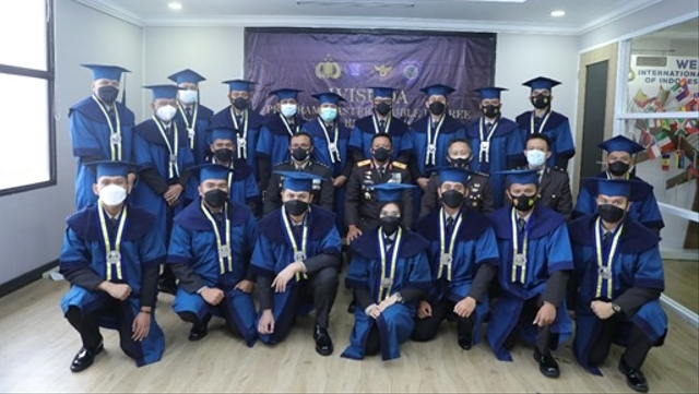 20 perwira Polri jalani wisuda pascasarjana double degree Magister Teknik Elektro Opsi Rekayasa Manajemen dan Kemanan Informasi. Foto: Polri