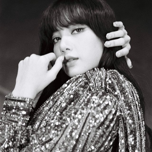 Potret cantik Lisa Manoban, personil Blackpink. (Foto: Instagram/@lalalalisa_m).