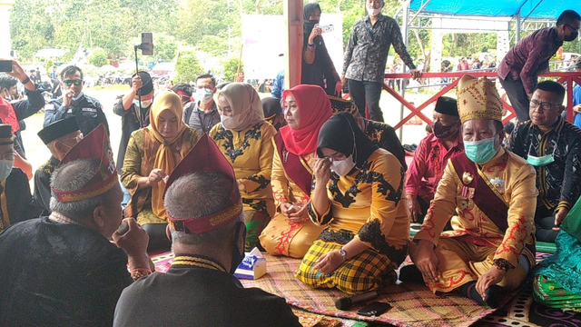 Ritual Mosehe Wonua yang belum lama ini digelar masyarakat Kolaka Timur. Foto: Aldo/kendarinesia.