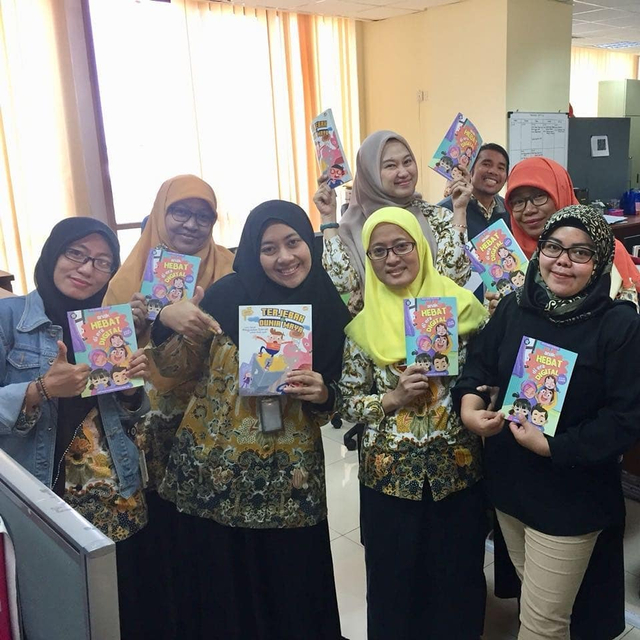 Bersama Buku Literasi Digital/ Foto: Istimewa