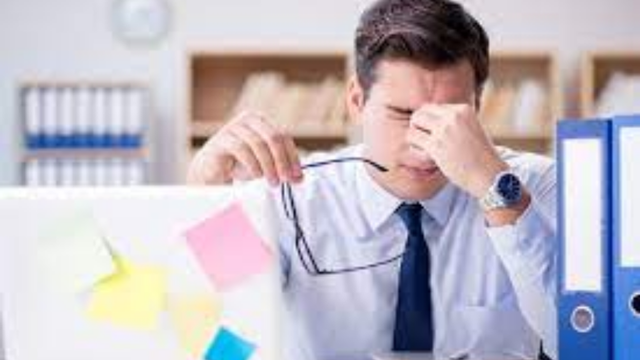 Ilustrasi pegawai yang sedang mengalami kejenuhan (Gambar : kompas.com)