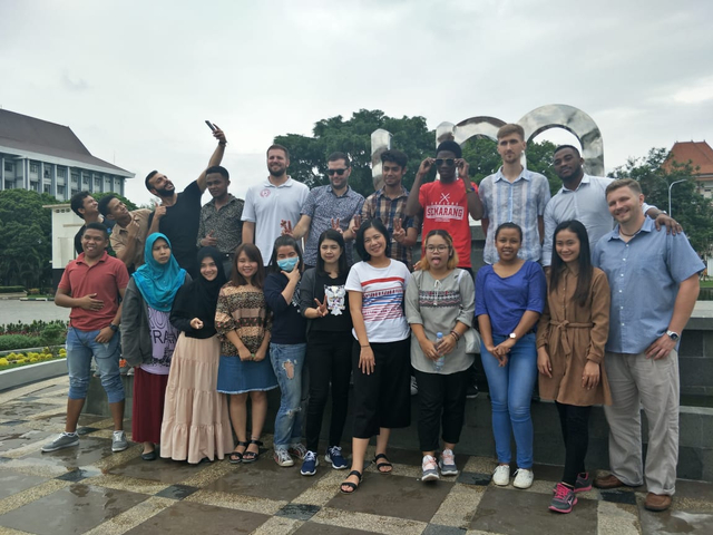 Ramadhani bersama dengan mahasiswa Indonesia dan Internasional di Universitas Negeri Malang