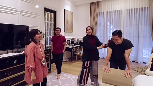 Potret Kamar Arie Untung dan Fenita Arie yang Mewah. Foto: YouTube/Keluarga ITTIK