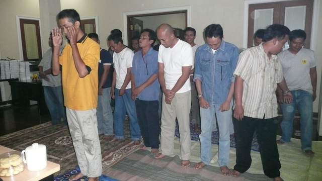 Tata cara sholat tarawih dan bacaannya. Sumber: flickr.com