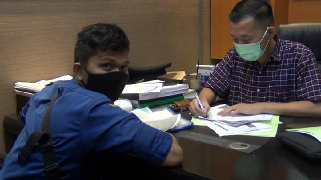 Kejari Depok periksa Sandi, petugas Damkar yang mengadukan soal dugaan korupsi Dinas Damkar Depok. Foto: Dok. Istimewa
