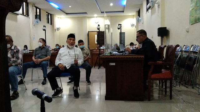 Irfan Nuranda Jafar Komisaris Utama PT Bumi Lampung Persada saat memberikan kesaksian di persidangan Pengadilan Negeri Tipikor Tanjung Karang, Rabu (14/4). | Foto : Bella Sardio/Lampung Geh