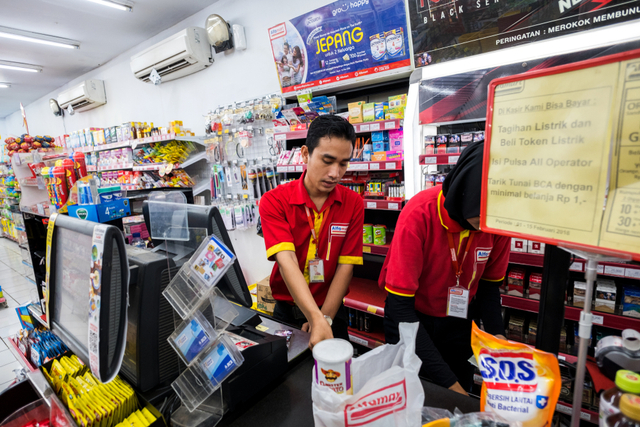 Ilustrasi belanja di Alfamart. Foto: Shutterstock