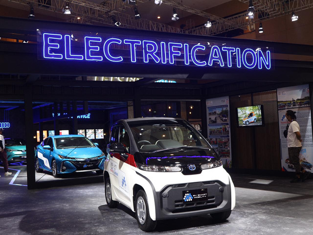 Mobil Listrik Toyota CPod di IIMS Hybrid 2021. Foto: Ghulam Muhammad Nayazri / kumparanOTO