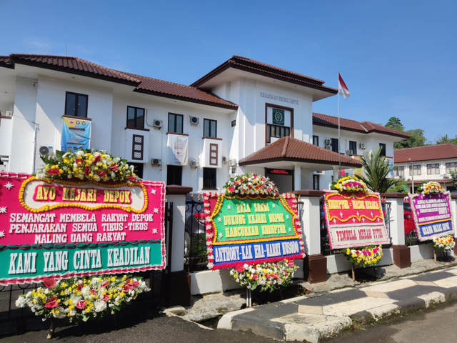 Karangan bunga penuhi Kejari Depok, dukung Sandi. Foto: Dok. Istimewa