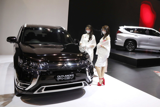 Mithsubisi Outlander di Pameran otomotif IIMS Hybrid 2021 di JIEXPO Kemayoran, Kamis (15/4). Foto: Aditia Noviansyah/kumparan
