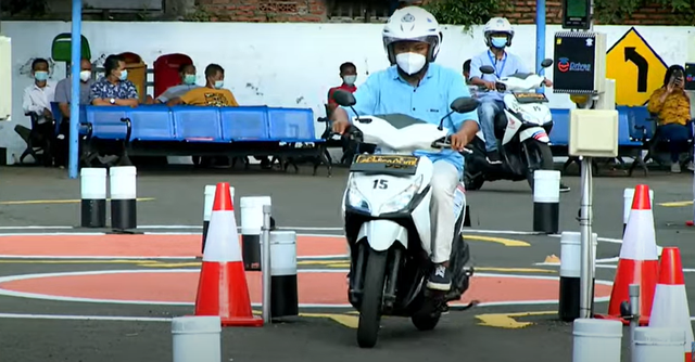 Ujian praktik SIM makin canggih menggunakan sistem E-Drives. Foto: Dok. Istimewa