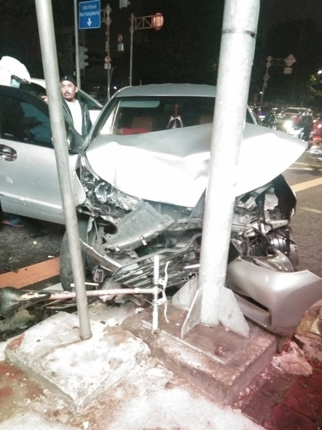 Mobil ambulans terlibat kecelakaan lalu lintas. Foto: Dok. Istimewa