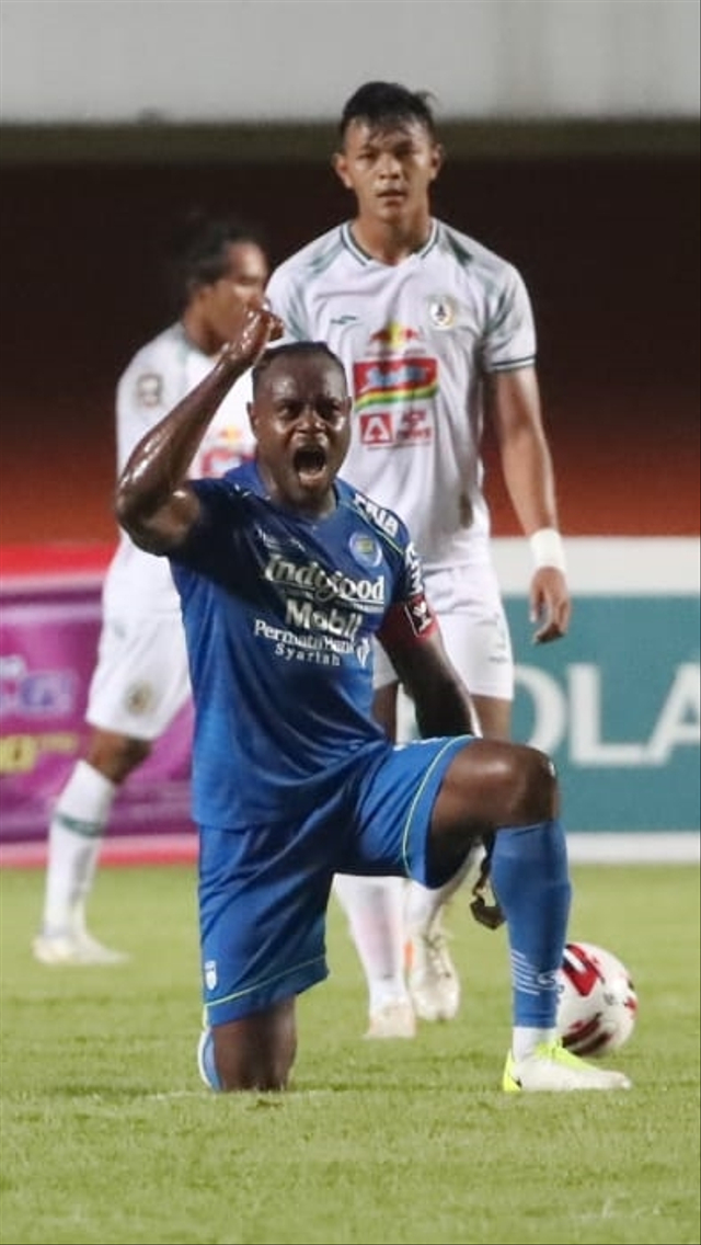 PS Sleman vs Persib Bandung berlaga pada semifinal Piala Menpora 2021 di Stadion Maguwoharjo, Sleman, DI Yogyakarta, Jumat (16/4). Foto: Kemenpora