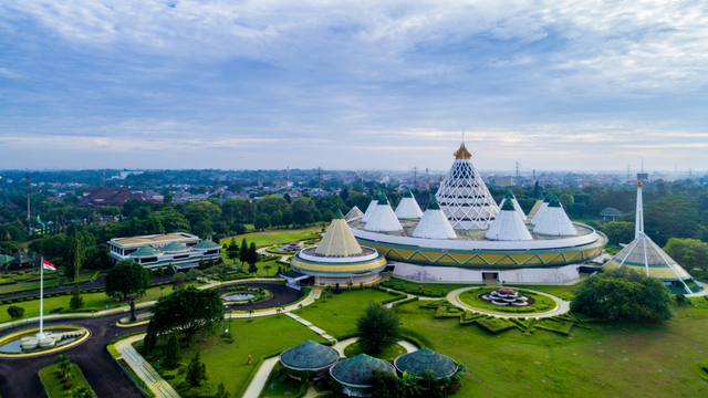Taman Mini Indonesia Indah (TMII). Foto: Shutter Stock