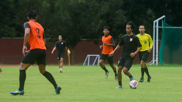 Sesi latihan Persis Solo di Lapangan Kartopuran, beberapa waktu lalu (dok)