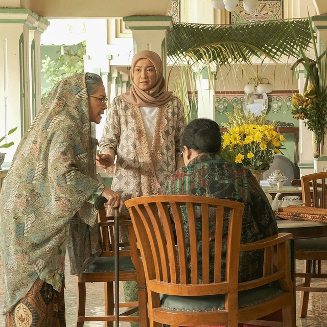 First look film Keluarga Slamet yang dibintangi oleh Indro Warkop hingga Aurora Ribero. Foto: Falcon Pictures