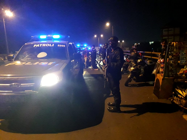 Polsek Cibinong saat melakukan patroli di jam rawan. Foto: Dok. Istimewa