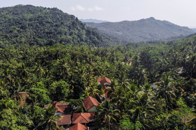 Foto udara suasana permukiman di Desa Pasawahan, Kecamatan Banjaranyar, Kabupaten Ciamis, Jawa Barat. Foto: Adeng Bustomi/ANTARA FOTO